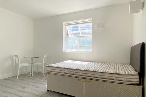 Studio to rent, Howard Place, Brighton BN1