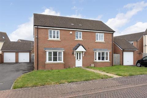 4 bedroom detached house for sale, Kestrel Avenue, Trowbridge