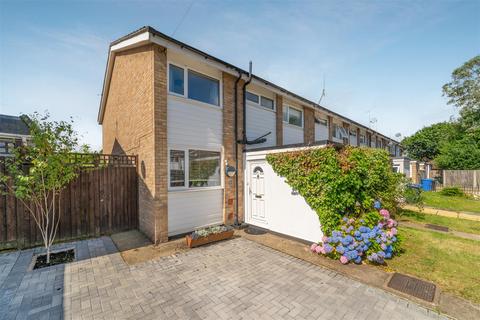 16 Ellison Close, Windsor, SL4 4BZ