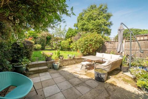 16 Ellison Close, Windsor, SL4 4BZ