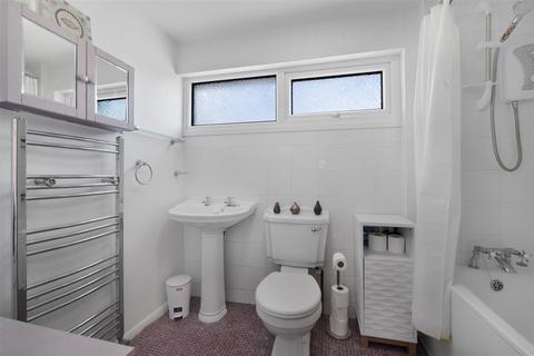 16 Ellison Close, Windsor, SL4 4BZ