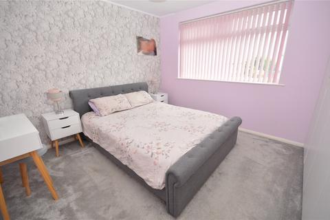 3 bedroom semi-detached house for sale, Raynel Gardens, Leeds, West Yorkshire