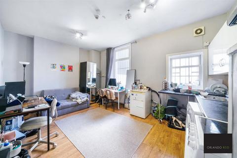 1 bedroom property to rent, King's Cross Road, London