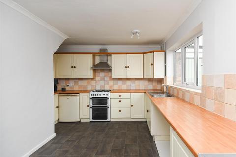 28 Jenks Road, Wombourne, Wolverhampton, WV5 0BL