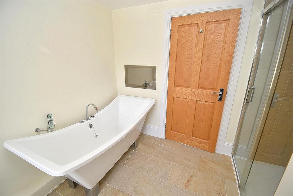 Master ensuite pt 1.jpg