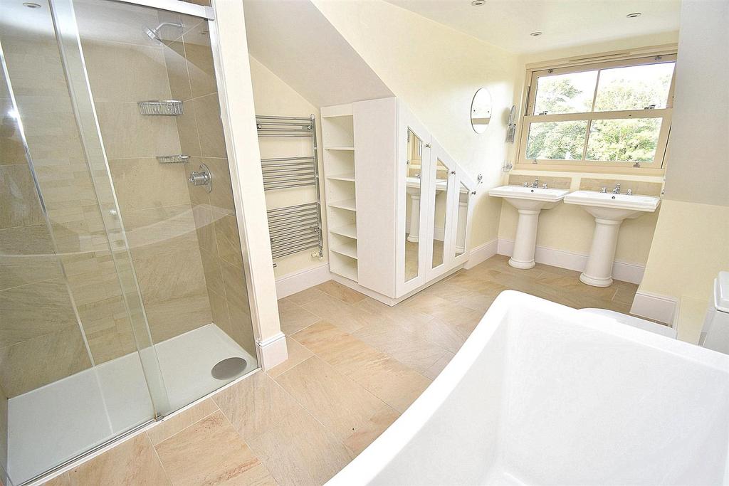 Master ensuite pt 2.jpg