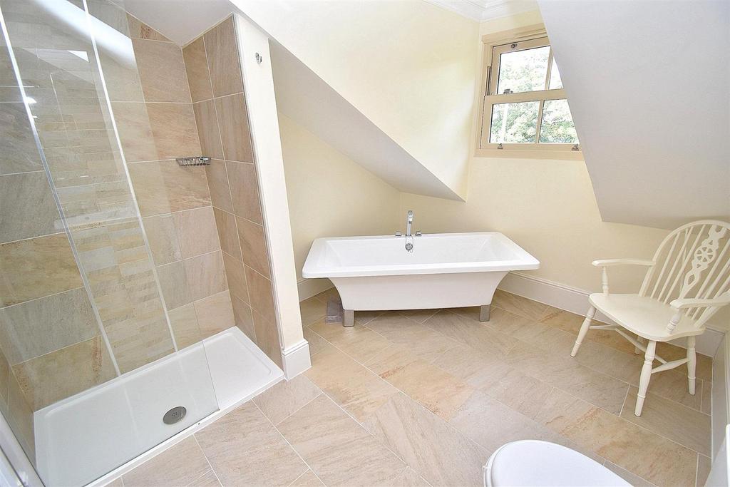 Bedroom two ensuite 1.jpg