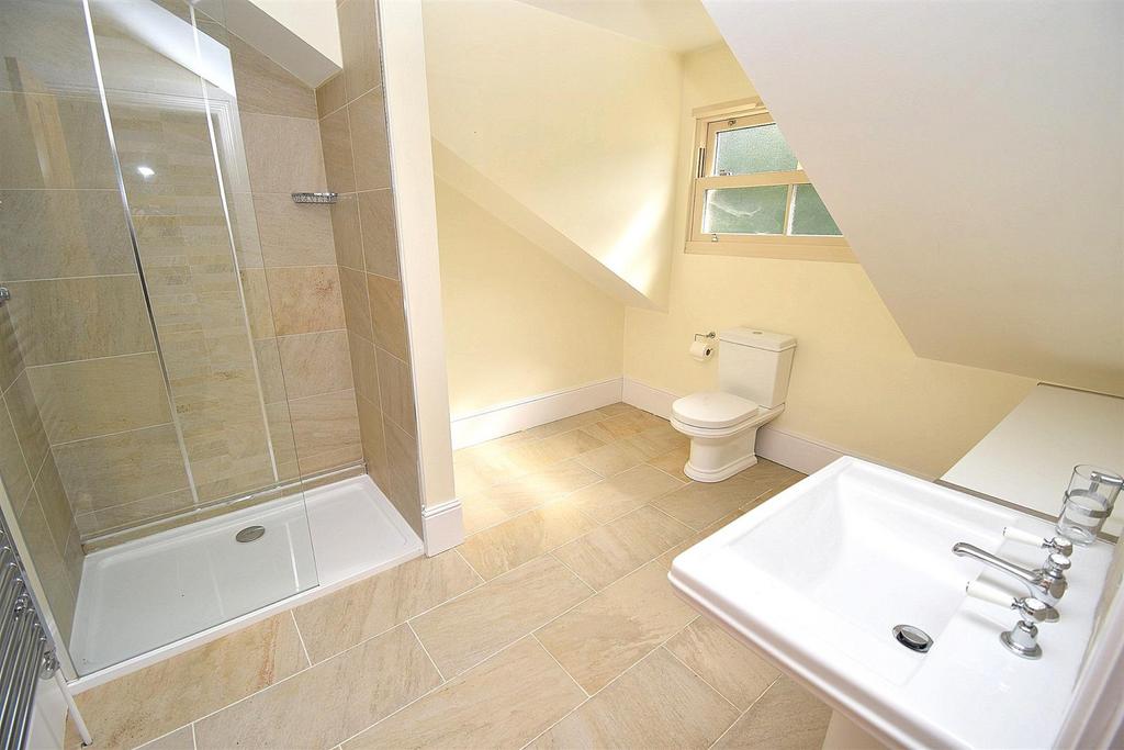 Bed three ensuite.jpg