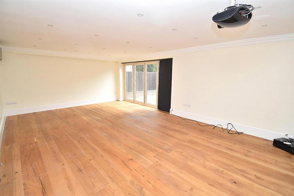 Lounge 2.jpg