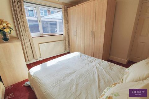 24 Bishops Way, Monk Bretton, Barnsley, S71 2HW