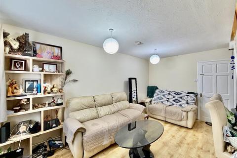 undefined, Heathlands Way, Hounslow TW4