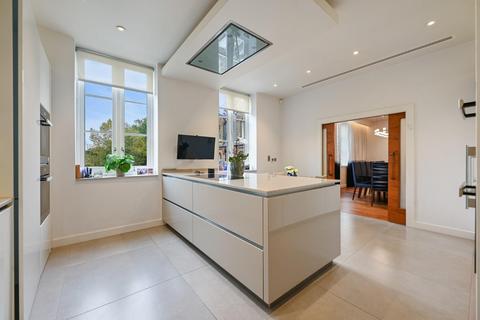 3 bedroom penthouse for sale, Fairford Court, 6 Holborn Close, Mill Hill