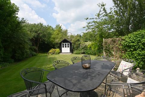 Longmeadow Baslow Road, Ashford In The Water, Bakewell, DE45 1QA