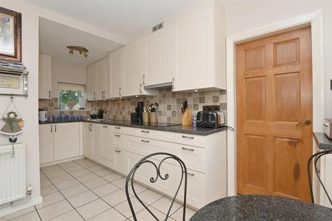 Longmeadow Baslow Road, Ashford In The Water, Bakewell, DE45 1QA