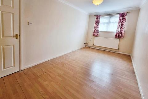 2 bedroom flat to rent, Welford Avenue, Irthlingborough NN9