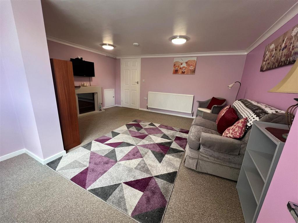Lounge 3.jpg