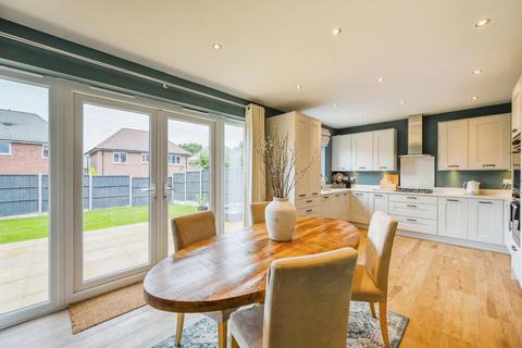 1 Armitage Close, Amington, Tamworth, B77 4FZ