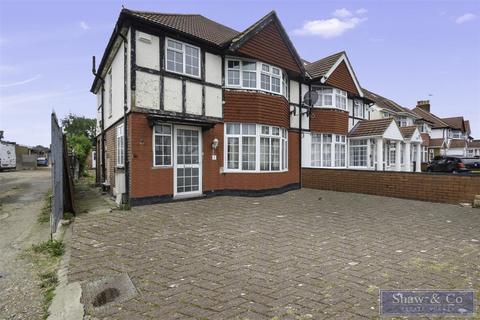 3 bedroom semi-detached house for sale, The Crossways, Hounslow TW5