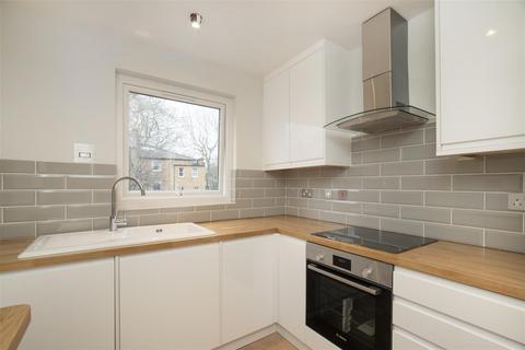 2 bedroom flat to rent, Applegarth Road, Brook Green, London W14