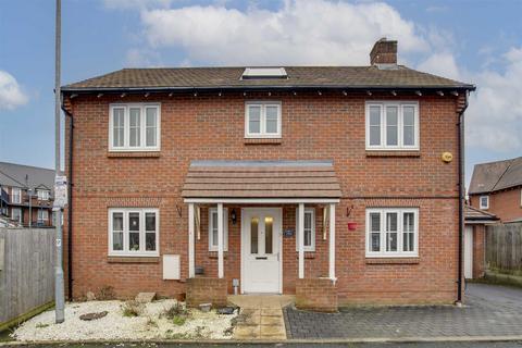 4 bedroom detached house for sale, Wellesbourne Crescent, High Wycombe HP13