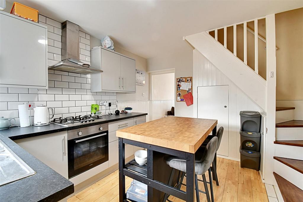 Kitchen 2.jpg