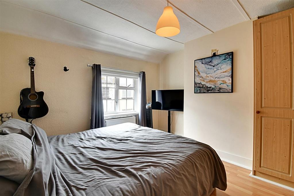 Bedroom 1 1.jpg