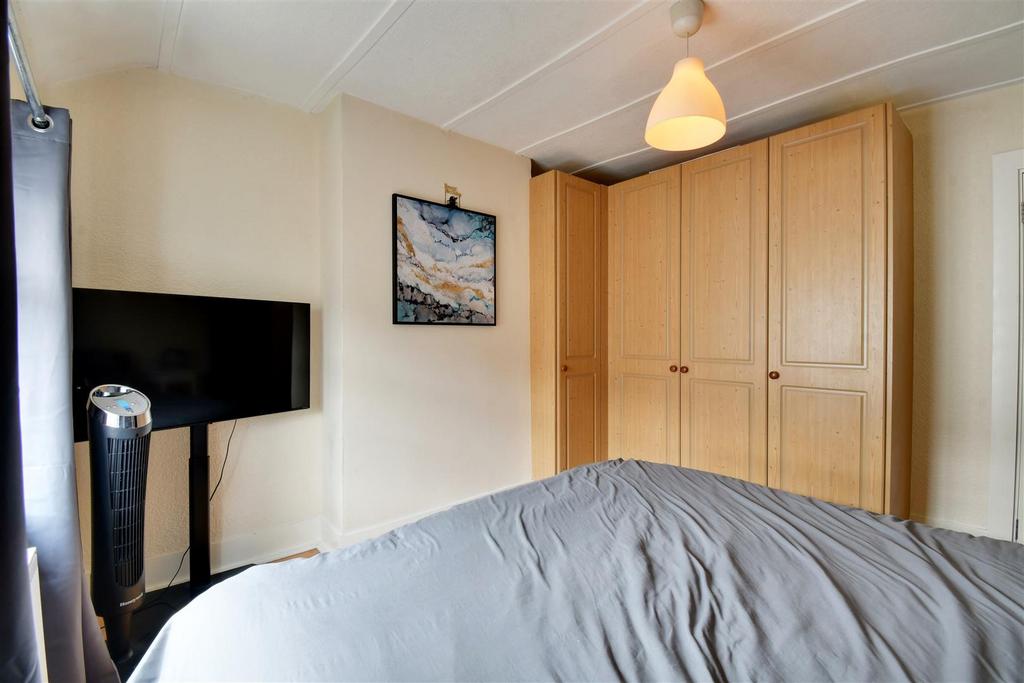 Bedroom 1 2.jpg