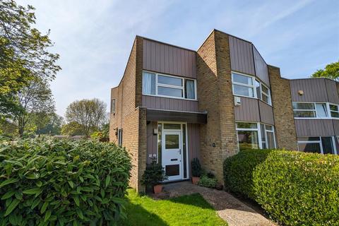 29 Lambardes, New Ash Green, Longfield, DA3 8HX