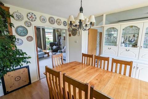 29 Lambardes, New Ash Green, Longfield, DA3 8HX