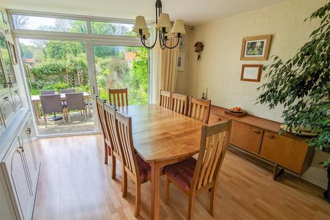 29 Lambardes, New Ash Green, Longfield, DA3 8HX