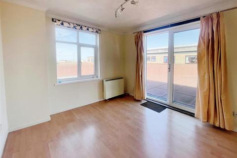 1 bedroom penthouse to rent, Orsett Road, Grays