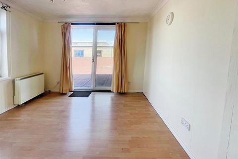 1 bedroom penthouse to rent, Orsett Road, Grays