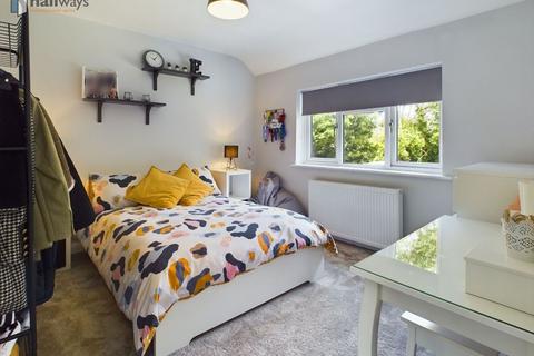 12 Mill Close, Carshalton, SM5 2NE