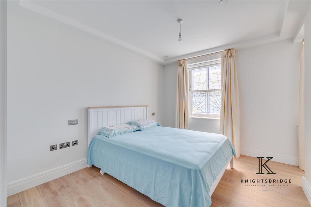 Principal bedroom