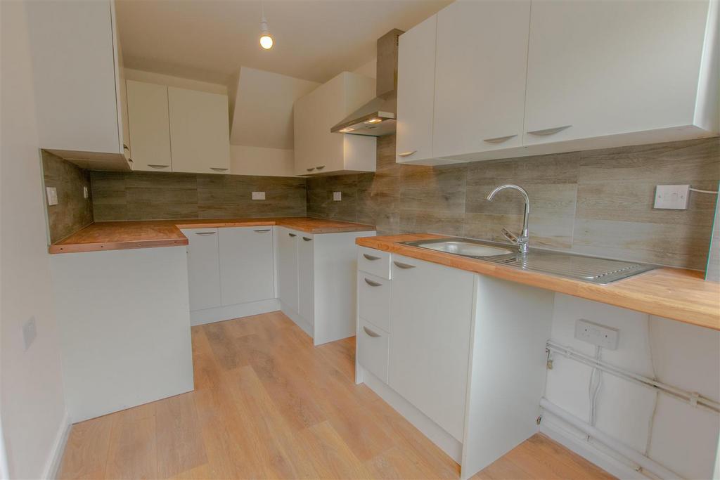 Yardley Wood Road, Birmingham 3 bed house to rent £1,200 pcm (£277 pw)
