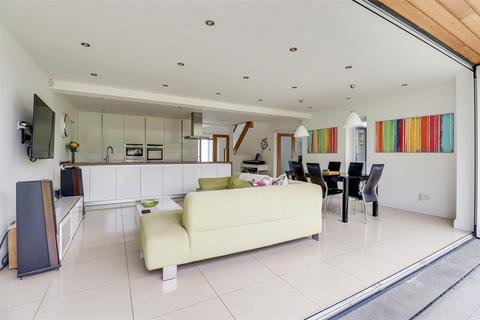 5 bedroom detached house for sale, Woodlands Park, Leigh-On-Sea SS9