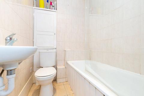 3 bedroom maisonette to rent, EC1V