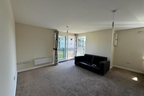 2 bedroom flat to rent, Blackburn Way, Hounslow TW4