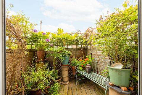 Flat 2, 19 Gloucester Street, Eastville, Bristol, BS5 6QF