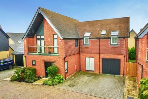 5 bedroom detached house for sale, Niblick Green, Chelmsford