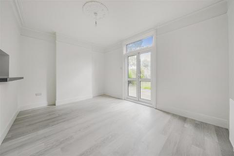 35 Chesham Road, Kingston Upon Thames, KT1 3AG