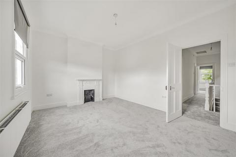 35 Chesham Road, Kingston Upon Thames, KT1 3AG