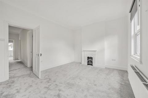 35 Chesham Road, Kingston Upon Thames, KT1 3AG
