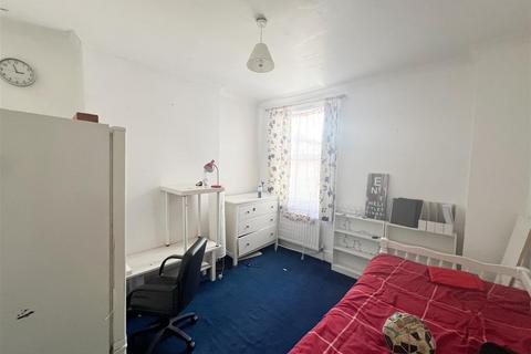 3 bedroom maisonette to rent, Windmill Road, Croydon