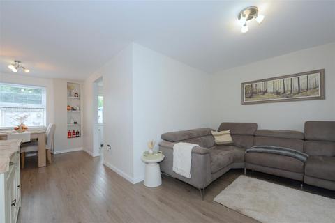 3 bedroom terraced house for sale, Spinney Path, Monkmoor, Shrewsbury