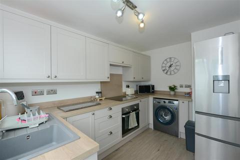 3 bedroom terraced house for sale, Spinney Path, Monkmoor, Shrewsbury