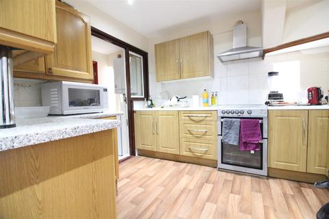 1 bedroom in a house share to rent, Dorset Avenue, Hayes