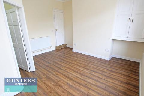 2 bedroom terraced house to rent, Halstead Place Great Horton, Bradford, West Yorkshire, BD7 3LY