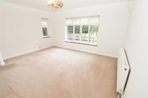 5 bedroom detached house to rent, Newlands Avenue, Radlett