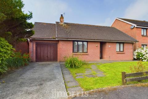 2 bedroom detached bungalow for sale, 7 Maes Awel, Fishguard